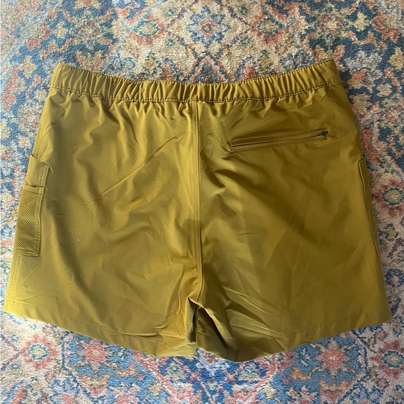 Carhartt Women’s Force Phoenix Cargo Short in Golden Grass - Size XL - Picture 2 of 11